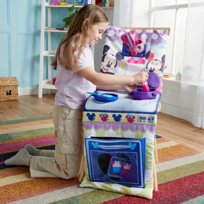 Minnie Mouse Fold-Up Playset - Image 2