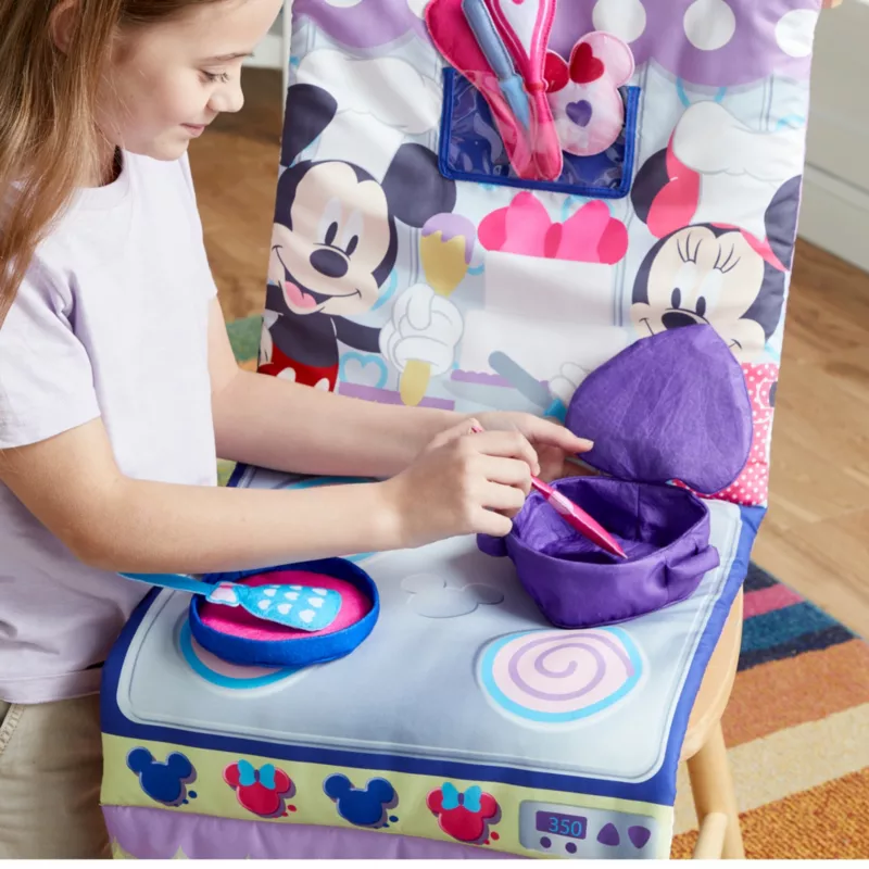 Minnie Mouse Fold-Up Playset - Image 4